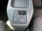オートブレーキホールド機能付きで、信号待ちや渋滞時の運転をサポートします。