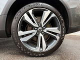 5ダブルスポーク 8.0J&times;19インチ ダイヤモンドカット/マットグラファイト 235/45R19サイズのコンチネンタルを装着