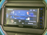 目的地検索や車両情報の確認など、様々な機能を表示。見やすい画面で、運転中の操作も安全に行えます。快適なカーライフをサポートします。