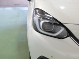 LEDヘッドライトは、点灯の瞬間から光量を発揮し、突然暗くなるトンネルなどでの安定感を高めます。