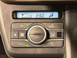 手の届くところにスマートフォンが置けるインパネセンタートレイ