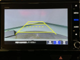 【バックカメラ】運転が苦手な方も車庫入れラクラクです!ギアをリバースに入れれば自動的に切り換わりますので、面倒な操作は不要です♪狭い駐車場もお車を傷つけず安心ですね!
