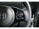Hondaセンシングの機能のひとつ、アダプティブクルーズコントロール付!アクセルから足を離しても設定したスピードと前車との車間を保ち走行してくれます!車線維持もアシスト☆高速道路で疲労軽減ですね☆