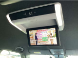 フリップダウンモニター!小さなお子様も退屈せずに後部座席でTVやDVDなどの映像を楽しめます☆