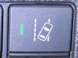 車線逸脱警報装置を装備しております。