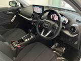 Audiらしい上品でシックなインテリア。落ち着いた雰囲気を演出します。