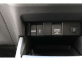 スマートフォンなどの音楽再生が可能なUSB接続ジャック装備車両です♪♪♪