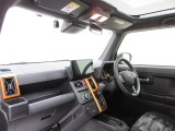 ダイハツのお店では、ダイハツ車を知り尽くしたプロフェッショナルが、専用の診断機器を使って各システムを点検しております。
