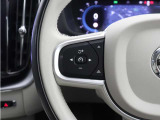 前方車を自動追従するアダプティブクルーズコントロールに加え、ステアリング操舵も行う進化型クルーズ『パイロットアシスト』を搭載。車体を車線内へと適正に維持しつつ先行車を忠実に追従します。