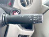 【オートライト】周りの明るさに応じて自動でヘッドライトの点灯・消灯ができる機能です!ライトの付け忘れ・消し忘れなどが無くなり、雨の日や夕方の走行も安心!トンネル通過時も便利ですね♪