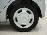 ◆純正ホイール装着車◆シンプルなデザインのホイールキャップ付きです。