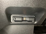 ハンドルの左下にETCがついています。高速道路の料金所の通過も楽々です。 カードの取り出しもしやすい場所についています。