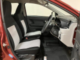 見た目はコンパクトですがとっても広い運転席ですよ☆