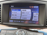 日産純正メモリーナビ。操作も簡単なタッチパネルです。