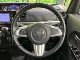 インテリアに合わせたデザインのステアリングは、運転される方のことも考え、運転しやすい形状、大きさです。是非一度、実際に触ってお確かめください。