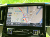 高精細な地図表示で、目的地までスムーズに案内してくれます。渋滞情報もリアルタイムで確認できるので、効率的なルート選択が可能です。