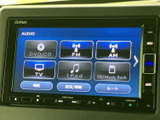 CDやラジオはもちろん、USBやBluetoothなど、多様なソースに対応。お好みの音楽で快適なドライブをお楽しみいただけます。多彩な入力方法が魅力です。