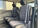 2列目シートもゆったりと座れる広さを確保。快適な乗車空間で、リラックスした時間を過ごせるでしょう。長距離移動も快適です。