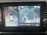 空から見下ろしているような視点で周囲を確認できるアラウンドビューモニター。駐車時にとても便利です。