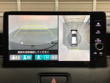 マルチビューカメラシステム搭載車です。お車の周囲を全方位でカバーします。後方・前方・両脇と、コンディションが悪い視界でもカラーモニターに映し出した映像がドライバーをサポートします。