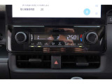 オートエアコンを採用しています。エアコンは温度設定が0.5度刻みで設定が出来ますので、快適な車内空間を実現できます!