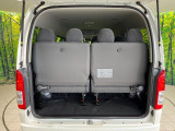 普段のお買い物や通勤、送迎等に十分な荷室スペースを確保しております。セカンドシートを倒すと、大きな荷物の積載も可能です♪