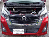 納車以降、お車のメンテナンスは自宅近所の日産サービス拠点にて承ります。専門の教育を受けたサービスフロント&メカニックが無料1ヶ月点検から法定/車検整備、万一の故障・不具合の修理まで全て担当いたします。