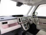 ダイハツのお店では、ダイハツ車を知り尽くしたプロフェッショナルが、専用の診断機器を使って各システムを点検しております。
