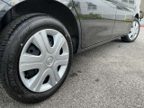 車のデザインにマッチした、純正スチールホイール!