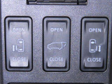 両側電動スライドドアを装備しております。