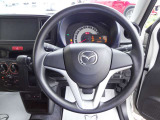 運転中に確認しやすい操作レイアウトです。