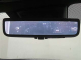 車両後方の視界をクリアに映し出す「デジタルインナーミラー」搭載です。