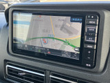 見やすい地図表示で、目的地へのナビゲーションをスムーズに行えます。高精細な画面で、細部まで確認可能です。ドライブの安心感を高めます。