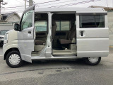 大きく開くドアで乗り降りらくらく☆