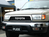 横文字TOYOTAにメッキバンパーがアメリカンなデザインです!