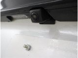 バックカメラが付いているので後方確認が非常にしやすいです。今や運転初心者も熟練者も必須装備!ついていて損はないですね♪