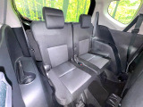 床下収納式のサードシートです。座席部分をコンパクトに収納でき、広大な荷室スペースとしてお使いいただけます!乗車人数や荷物の量など利用シーンに合わせて3列目を有効活用でき、とっても便利♪