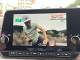 鮮やかな映像で、様々なコンテンツをお楽しみいただけます。長距離ドライブのお供に最適です。後部座席の方も楽しめますね。