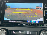 【リアカメラ】リバースに入れるだけで後方の映像が映ります。安全確認や、狭い駐車場での車庫入れ、雨の日や夜間など視界の悪い時に便利です。安全にバックする為には欠かせない装備です。