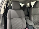 高いホールド性で運転姿勢が安定します。長距離ドライブでも疲れにくいのが魅力です。