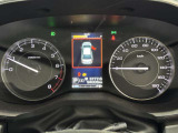 【メーター・走行距離】視認性の良いメーターパネル。撮影時の走行距離は94,006kmです。中央のマルチインフォメーションディスプレイで各種車両情報を確認できます。