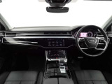 室内の使用感も少なく、まだまだこれから安心して長くお乗りいただけるお車です。