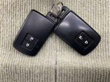 手荷物が多いときでも、スマートキーをバッグやポケットに携帯していれば、キーを取り出すことなくドアの解錠・施錠ができます