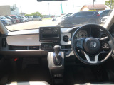 【インパネ全体】手が届きやすく、どなたでも運転しやすいです。シンプルで使いやすい設計になっています!