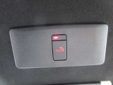 【SOSコールスイッチ】急病時やあおり運転等の危険を感じたときには、SOSコールスイッチを押して下さい。事故発生時には、エアバック展開と連動し自動通報され、オペレーターが緊急連絡をサポート致します。