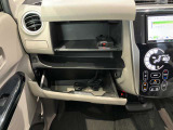 車検証入れになどにも使える便利な収納BOXあります。