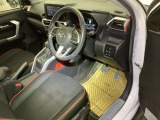 運転席周辺のスマートなレイアウトが、操作のしやすさを実現。快適なドライブをサポートします。