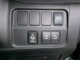 両側パワースライドドアスイッチで運転席からも開閉操作が出来ます。
