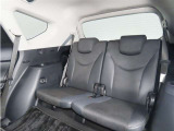 便利な5:5分割可倒式シートです。収納と乗車人数のバランスに優れています♪荷物の大きさに応じたラゲージスペースをフレキシブルに作り出せるので、シーンに応じた使い方ができます♪