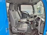 乗車定員は3名です。